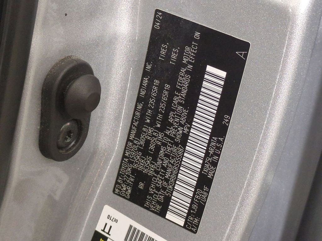 2024 Toyota Highlander LE