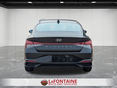 2023 Hyundai Elantra SE