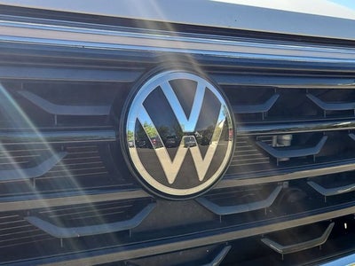 2024 Volkswagen Atlas Cross Sport 2.0T SEL R-Line