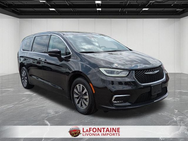 2023 Chrysler Pacifica Hybrid Touring L