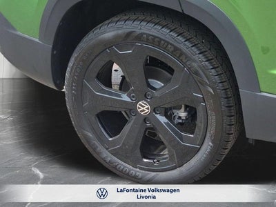 2026 Volkswagen Taos 1.5T SE Black