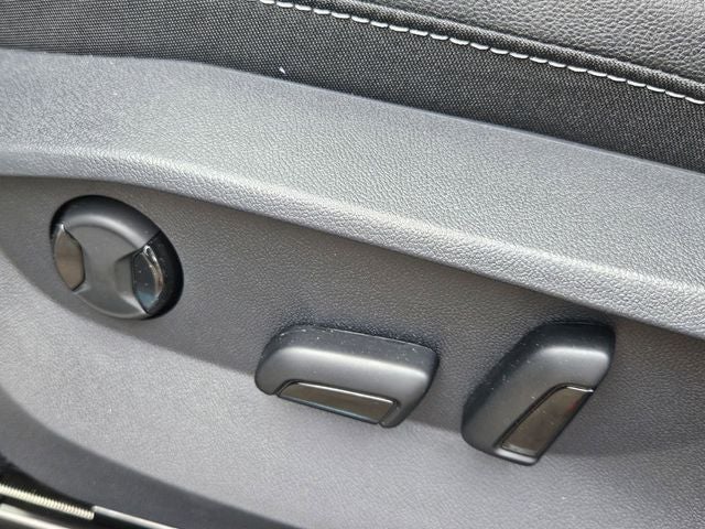 2025 Volkswagen Taos 1.5T SE Black