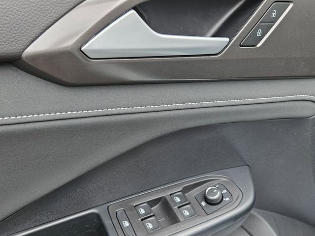 2025 Volkswagen Taos 1.5T SE Black