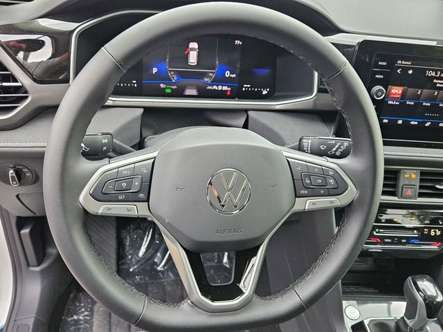 2025 Volkswagen Taos 1.5T SE Black