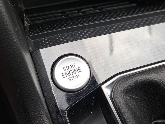 2025 Volkswagen Taos 1.5T SE Black