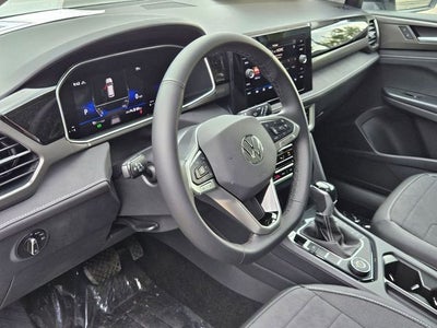 2025 Volkswagen Taos 1.5T SE Black