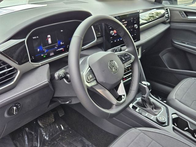 2025 Volkswagen Taos 1.5T SE Black