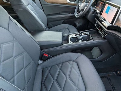 2025 Volkswagen Atlas 2.0T SE w/Technology