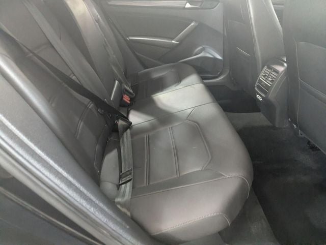 2021 Volkswagen Passat 2.0T R-Line