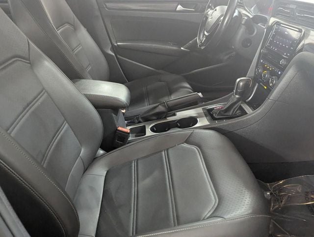 2021 Volkswagen Passat 2.0T R-Line