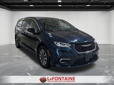 2024 Chrysler Pacifica Hybrid Select