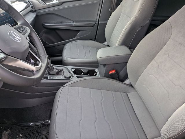 2026 Volkswagen Taos 1.5T SE Black