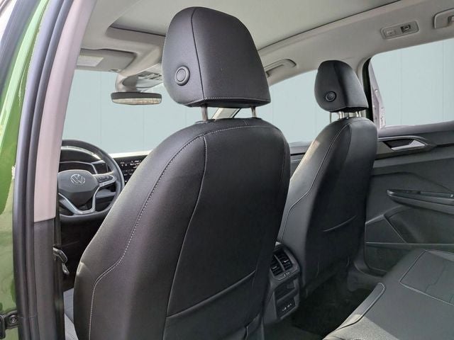 2026 Volkswagen Taos 1.5T SE Black