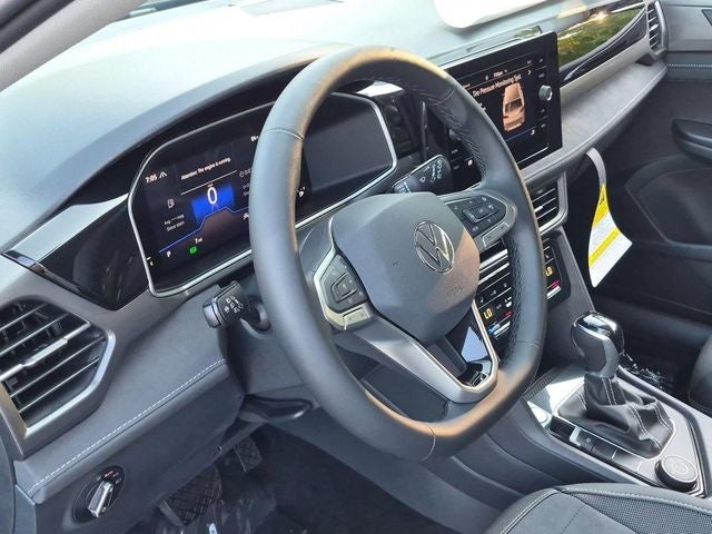 2026 Volkswagen Taos 1.5T SE Black