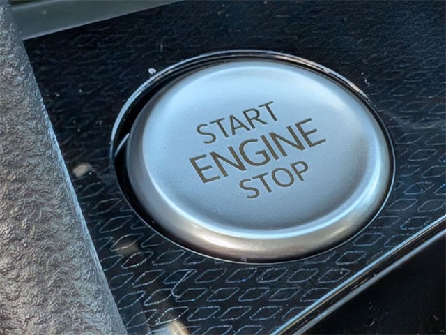 2025 Volkswagen Taos 1.5T SE Black