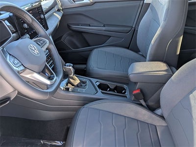 2026 Volkswagen Taos 1.5T SE Black