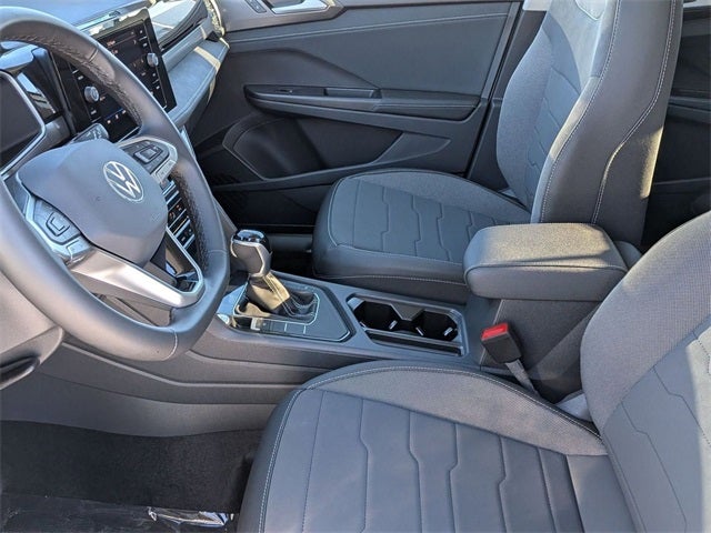 2026 Volkswagen Taos 1.5T SE Black