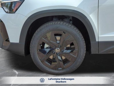 2027 Volkswagen Taos 1.5T SE Black