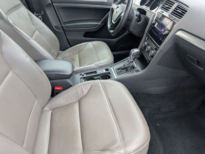 2017 Volkswagen e-Golf SE