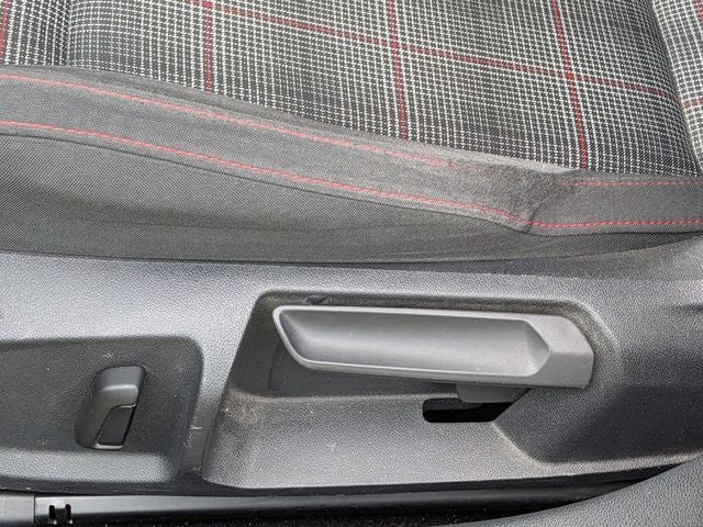 2024 Volkswagen Golf GTI SE