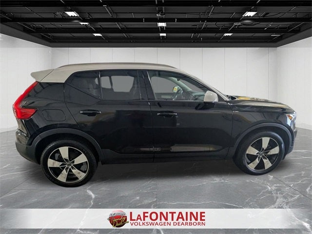 2019 Volvo XC40 Momentum