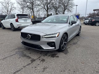 2024 Volvo S60 B5 Plus Dark Theme