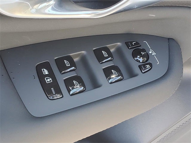 2026 Volvo XC90 B6 Plus 6-Seater