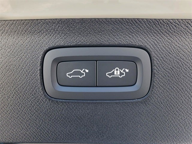 2026 Volvo XC90 B6 Plus 6-Seater