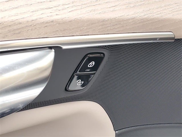 2026 Volvo XC90 B6 Plus 6-Seater