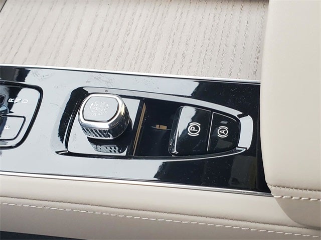 2026 Volvo XC90 B6 Plus 6-Seater