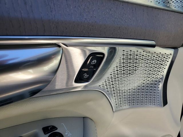 2026 Volvo XC90 Ultra - Photo 12