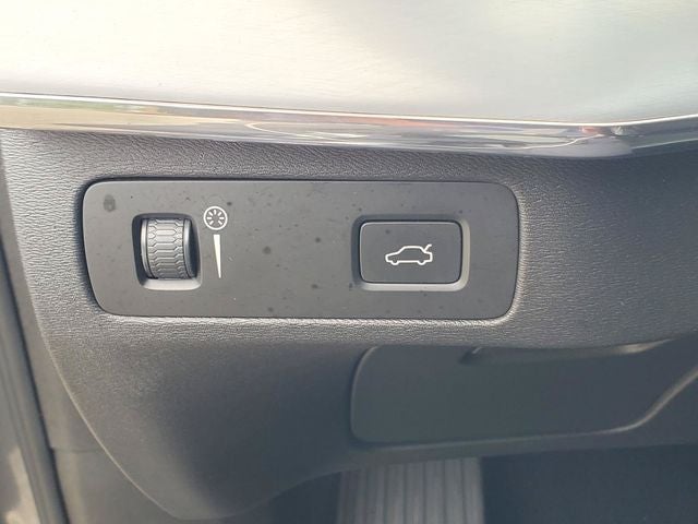 2017 Volvo XC90 T5 Momentum