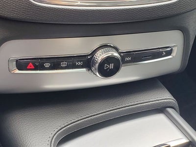 2017 Volvo XC90 T5 Momentum