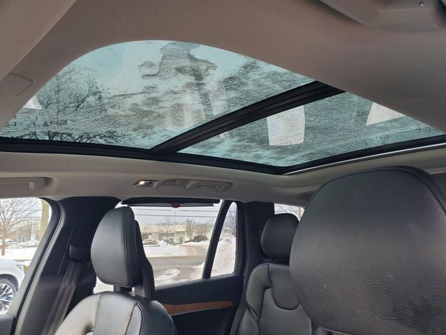 2021 Volvo XC90 T6 Momentum 6-Seat