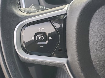 2021 Volvo XC90 T6 Momentum 6-Seat