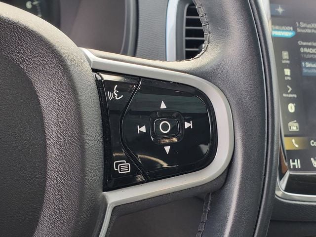 2021 Volvo XC90 T6 Momentum 6-Seat