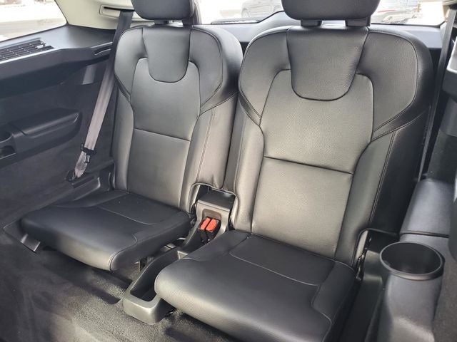 2021 Volvo XC90 T6 Momentum 6-Seat