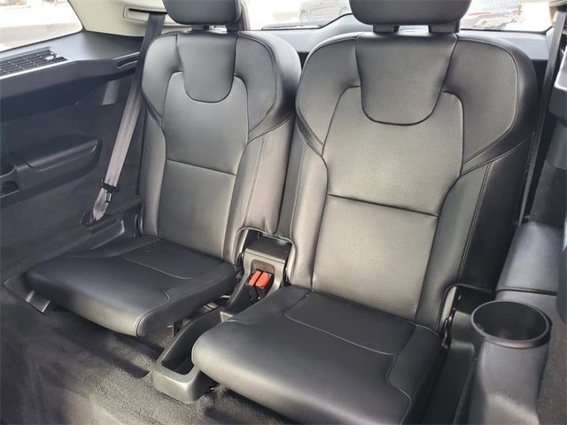 2021 Volvo XC90 T6 Momentum 6-Seat