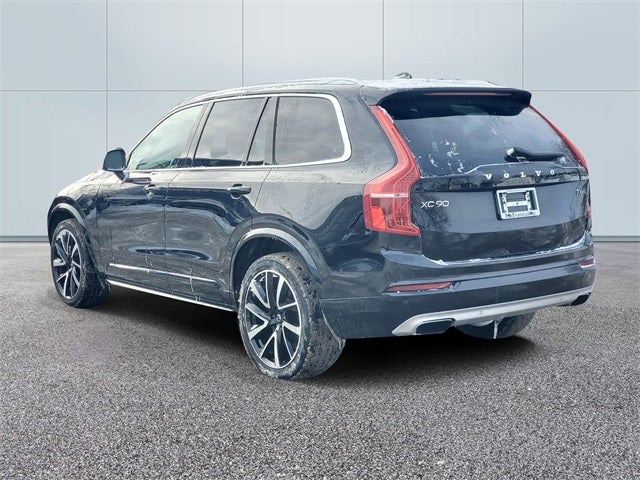 2021 Volvo XC90 T6 Momentum 6-Seat