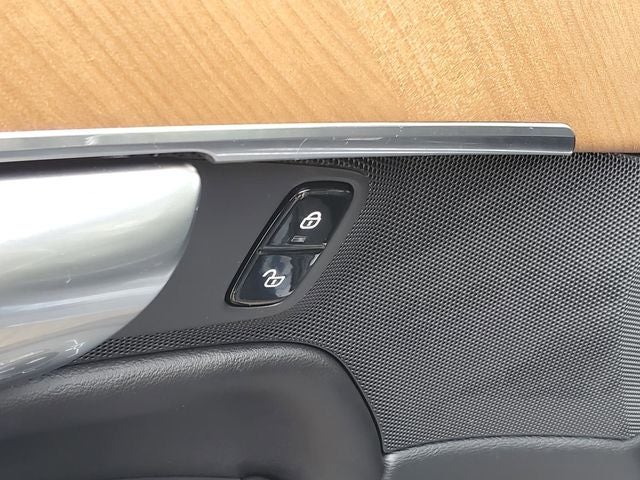 2023 Volvo XC90 Recharge Plug-In Hybrid T8 Plus Dark Theme 7 Passenger