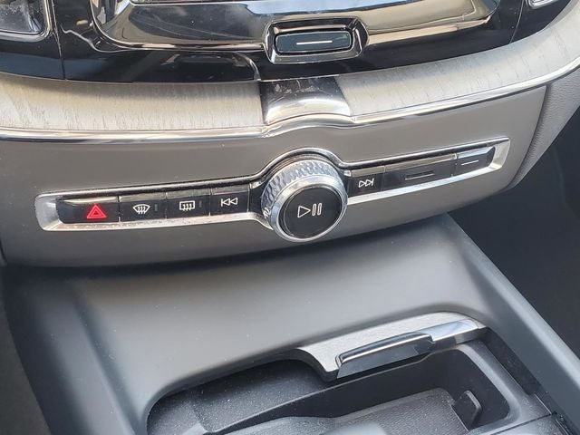 2025 Volvo XC60 Plug-In Hybrid T8 Plus