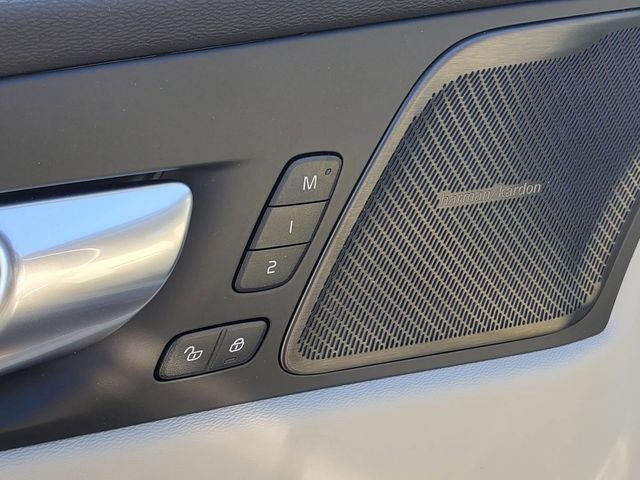 2026 Volvo XC60 Plug-In Hybrid T8 Ultra