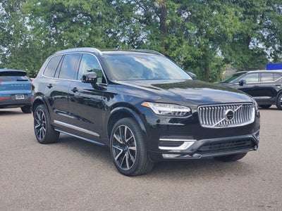 2023 Volvo XC90 B5 Plus