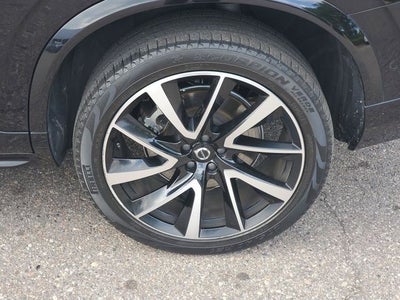 2023 Volvo XC90 B5 Plus