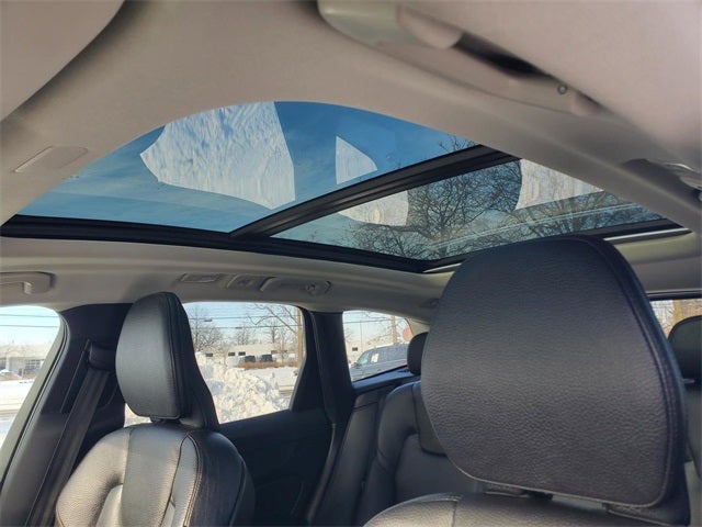 2024 Volvo XC60 B5 Plus Dark Theme