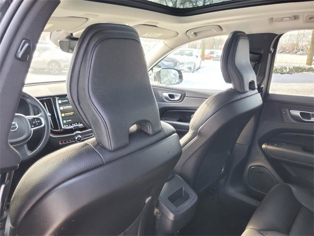 2024 Volvo XC60 B5 Plus Dark Theme