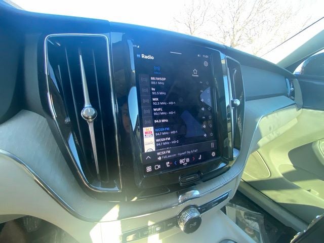 2023 Volvo XC60 B5 Plus Dark Theme