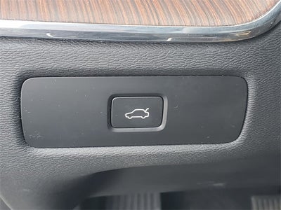 2023 Volvo XC60 B5 Ultimate Dark Theme