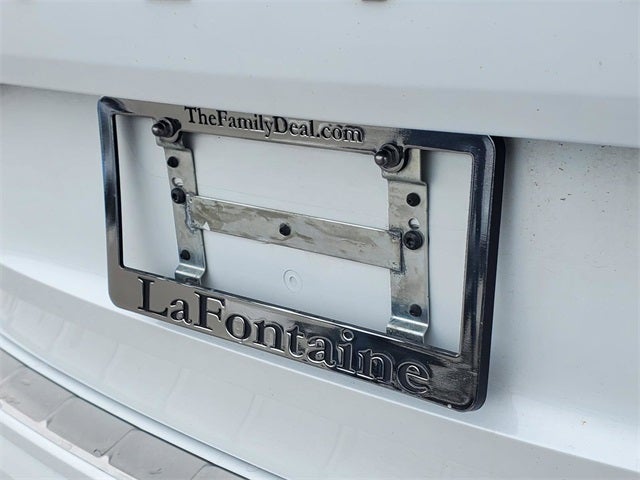 2023 Volvo XC60 B5 Ultimate Dark Theme