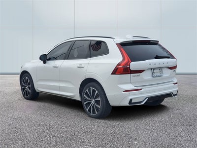 2023 Volvo XC60 B5 Ultimate Dark Theme